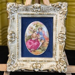 Vintage 70s cameo on blue velvet, white gold plastic frame, Distinctive Creation